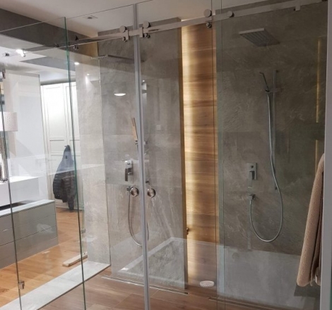 Kabina prysznicowa z drzwiami przesuwnymi