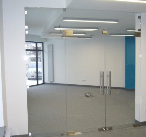 Ścianka szklana z drzwiami